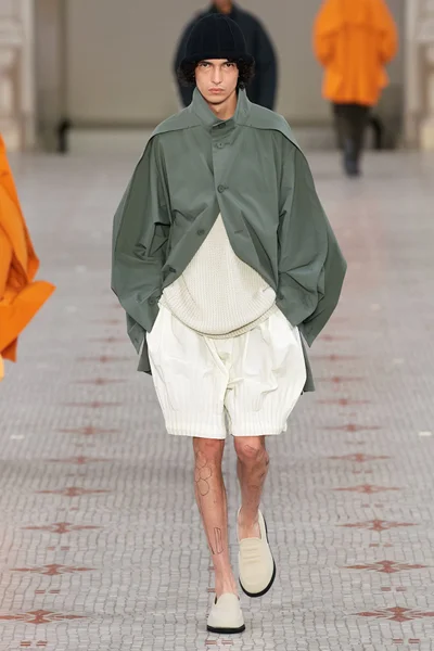 Look 19